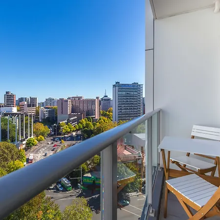 Central Two Bedroom On Queen Street